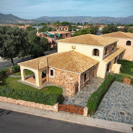 Ville Del Mar San Teodoro  Buitenkant foto